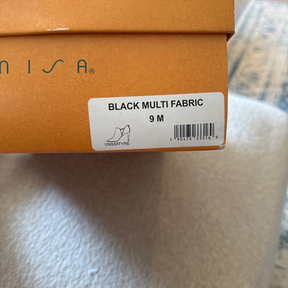 Black peep toe booties - Picture 5 of 5